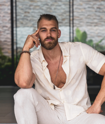 Mischa Janiec Instagram Bio